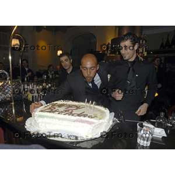 Ristorante Lorenzo Milano 17/01/2007 Festa Per Alessandro Bresci Titolare della HidrogenJeans fra gli invitati della festa Lapo Elkan Principe Emanuele Filiberto Nella Foto: Alberto Bresci fondatore della hidrogenjeans spegne le candeline