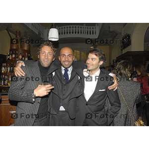 Ristorante Lorenzo Milano 17/01/2007 Festa Per Alessandro Bresci Titolare della HidrogenJeans fra gli invitati della festa Lapo Elkan Principe Emanuele Filiberto NELLA FOTO : Massimilgino Ferrari Pilota di Offshore che ques\'anno partecipera al mondiale con i coopiloti Giorgio Pasotti e Emanuele di Savoia Con Alberto Bresci e il Conte Filippo di Tornaforte