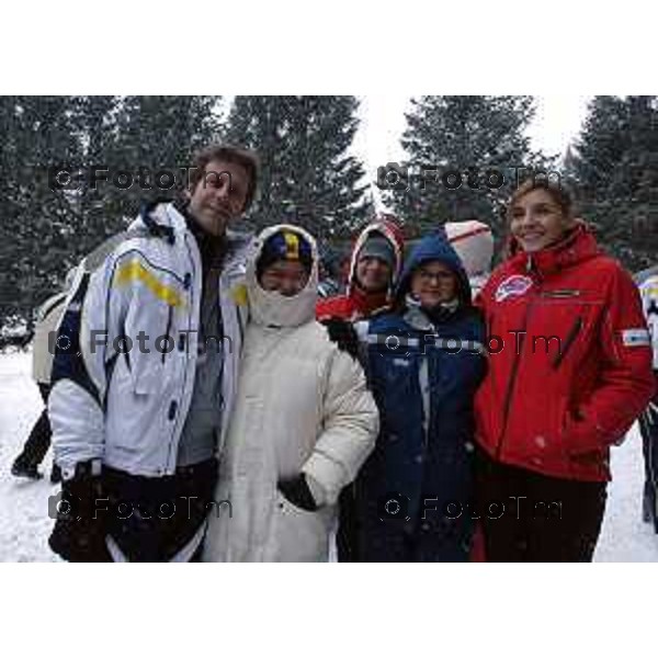 Madonna di Campiglio TN 24/03/2007 il Principe Emanuele Filiberto di Savoia con la mogie Clotilde sulla neve.con i cani da slitta. sul quod con Clotilde, e mentre porta una ragazza down.