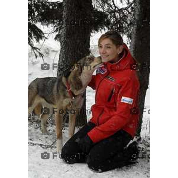 Madonna di Campiglio TN 24/03/2007 il Principe Emanuele Filiberto di Savoia con la mogie Clotilde sulla neve.con i cani da slitta. sul quod con Clotilde, e mentre porta una ragazza down.