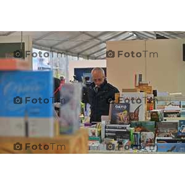 Foto Manzoni Tiziano/LaPresse 21-04-2023Bergamo Italia - Cronaca - Bergamo inaugurazione 64^ Fiera dei Librai in programma nella tensostruttura collocata sul Sentierone di Bergamo.