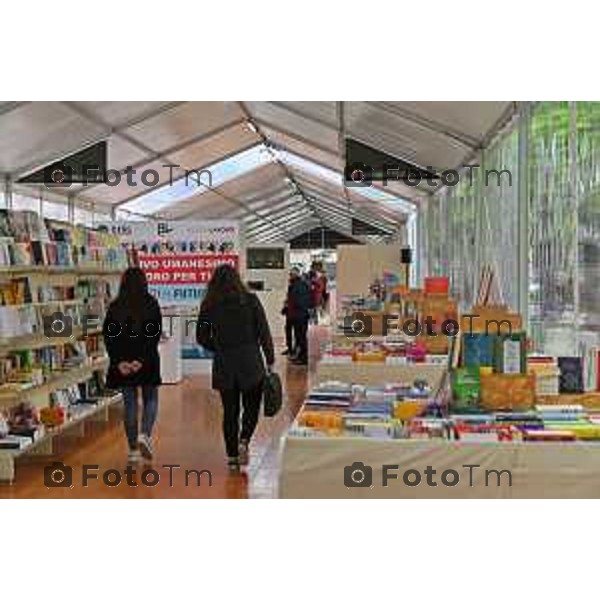 Foto Manzoni Tiziano/LaPresse 21-04-2023Bergamo Italia - Cronaca - Bergamo inaugurazione 64^ Fiera dei Librai in programma nella tensostruttura collocata sul Sentierone di Bergamo.