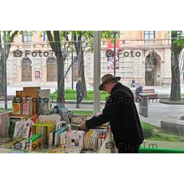 Foto Manzoni Tiziano/LaPresse 21-04-2023Bergamo Italia - Cronaca - Bergamo inaugurazione 64^ Fiera dei Librai in programma nella tensostruttura collocata sul Sentierone di Bergamo.