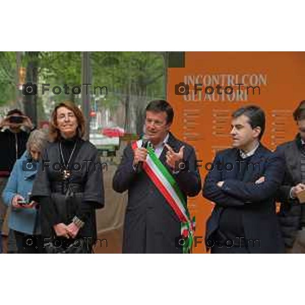 Foto Manzoni Tiziano/LaPresse 21-04-2023Bergamo Italia - Cronaca - Bergamo inaugurazione 64^ Fiera dei Librai in programma nella tensostruttura collocata sul Sentierone di Bergamo.