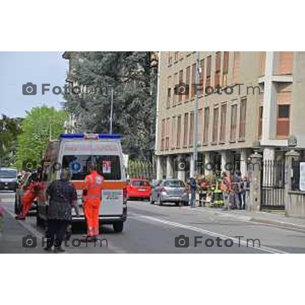 Foto Manzoni Tiziano/LaPresse 1-04-2023Bergamo Italia - Cronaca - Bergamo Bergamo Fuga di Gas in condominio in via Garibaldi