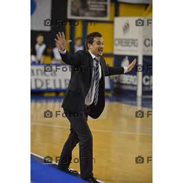 Treviglio, Partita basket Remer Treviglio/ Paffoni Omegna 5° girone di andata nella foto il coach Vertemati Adriano Fotogramma Bergamo-Tiziano Manzoni