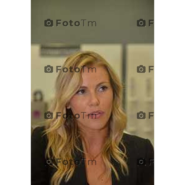 Treviglio (BG) L\'ex velina Veridiana Mallmann diventa imprenditrice apre il nuovo centro bellezza Cosmetics Milano foto Tiziano Manzoni-fotogramma Bergamo