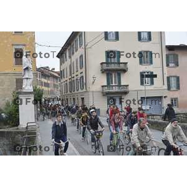 Bergamo Critical Mass Amorino, gente in bicicletta nelle vie della citta di Bergamo foto Tiziano Manzoni-fotogramma Bergamo