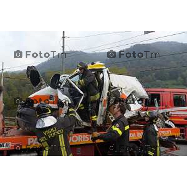 Pontida, Cisano incidente ferroviario treno investe ambulanza summit nella foto Umberto Lebruto FS le l\'Assessore Infrastrutture e Mobilità. Maurizio Del Tenno summit con il magistrato Cristina maria Rota Fotogramma Bergamo-Tiziano Manzoni