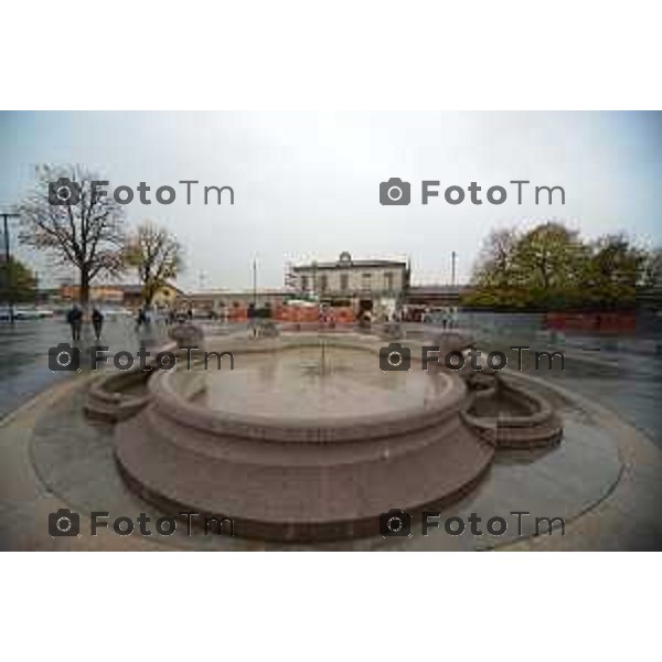 Bergamo PIazza fronte stazione Fs lavori panchine foto Tiziano Manzoni-fotogramma Bergamo