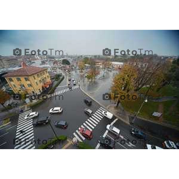 Bergamo PIazza fronte stazione Fs lavori panchine foto Tiziano Manzoni-fotogramma Bergamo