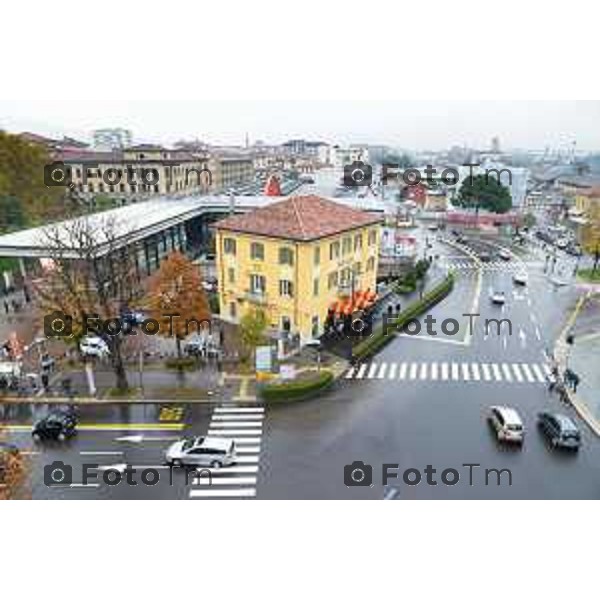 Bergamo PIazza fronte stazione Fs lavori panchine foto Tiziano Manzoni-fotogramma Bergamo