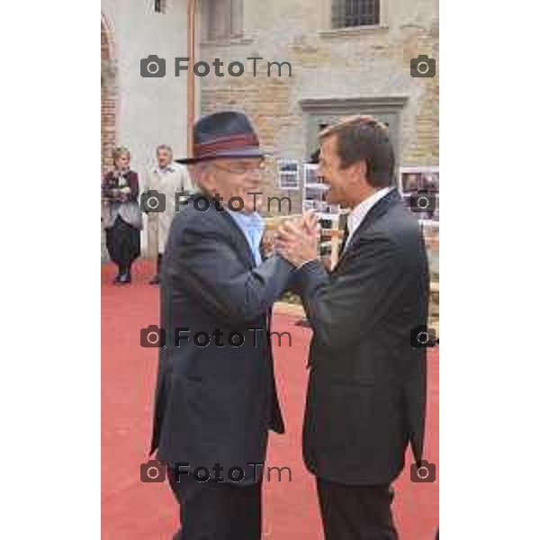 Bergamo Longuelo inaugurazione e fine del recupero del Monastero di AstinoNella foto il saluto di don Lucio Carminati economo della curia vescovile bergamasca a Giorgio Gori e Cristina Parodi foto Tiziano Manzoni-fotogramma Bergamo