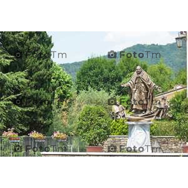 Sotto il Monte (BG) prima domenica dopo l\'annuncio della canonizzazione di papa Giovanni proclamato Santo nella foto Fotogramma Bergamo-Tiziano Manzoni