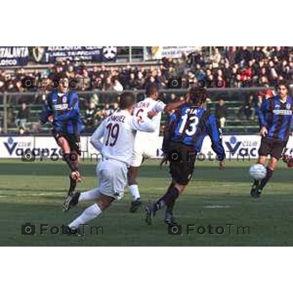 BERGAMO 19 GENNAIO 2003 CAMPIONATO DI CALCIO SERIE A ATALANTA ROMA PRIMO TEMPO GOL DI DONI