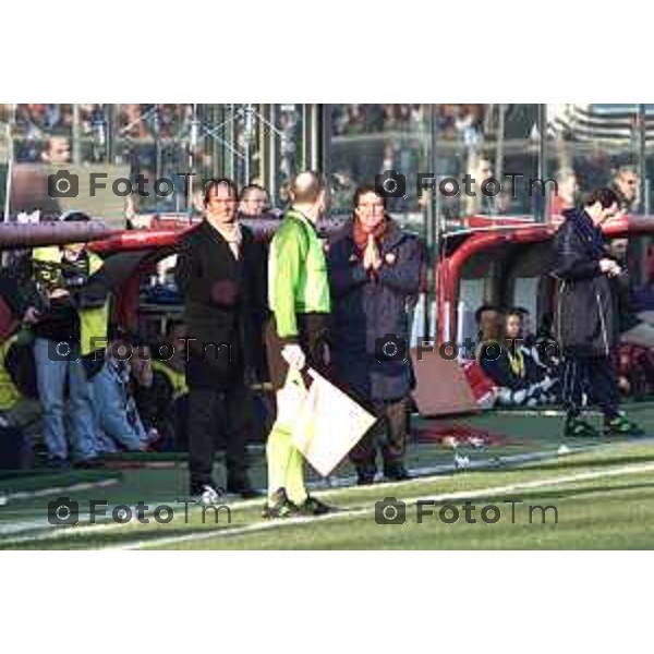 BERGAMO 19 GENNAIO 2003 CAMPIONATO DI CALCIO SERIE A ATALANTA ROMA PRIMO TEMPO CAPELLO PROTESTA CON SEGNALINEE