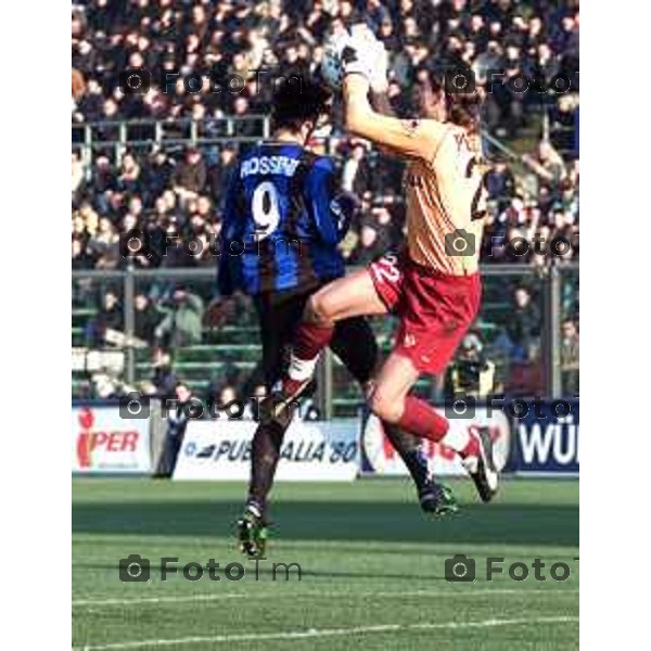 BERGAMO 19 GENNAIO 2003 CAMPIONATO DI CALCIO SERIE A ATALANTA ROMA PRIMO TEMPO PARATA DI PELIZZOLI SU ROSSINI