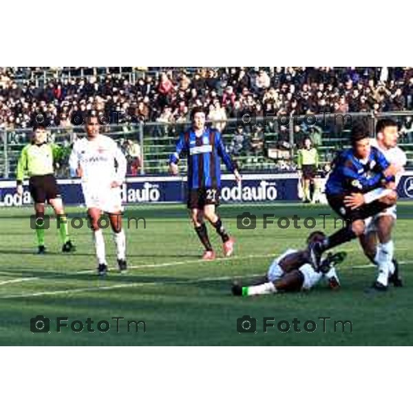 BERGAMO 19 GENNAIO 2003 CAMPIONATO DI CALCIO SERIE A ATALANTA ROMA PRIMO TEMPO DACOURT DONI PIA\'