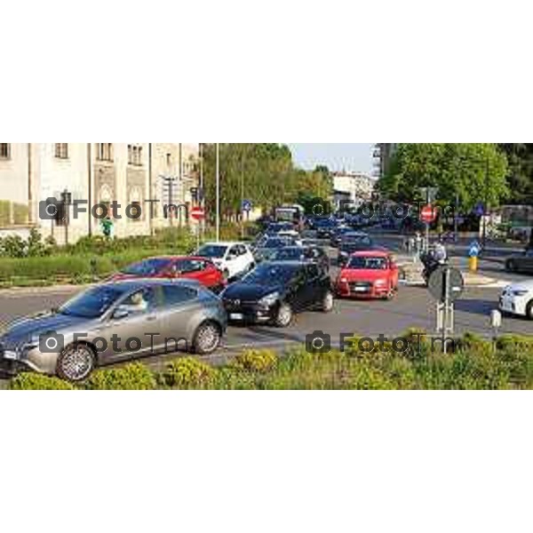 Foto Manzoni Tiziano/LaPresse 5-05- 2023 Bergamo Italia - Cronaca - Bergamo Traffico in centro causa lavori rondo austostrada