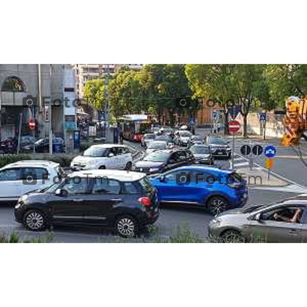 Foto Manzoni Tiziano/LaPresse 5-05- 2023 Bergamo Italia - Cronaca - Bergamo Traffico in centro causa lavori rondo austostrada