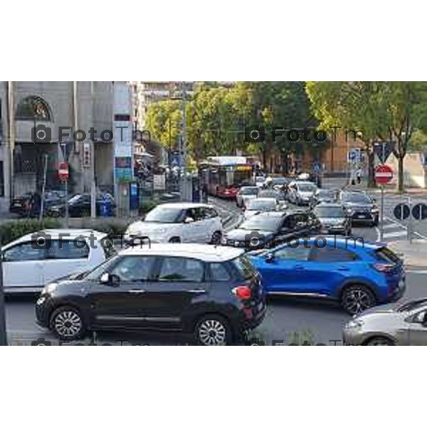 Tiziano Manzoni/LaPresse 5-05- 2023 Bergamo, Italia Cronaca Bergamo Traffico a Bergamo causa lavori rotonda autostrada