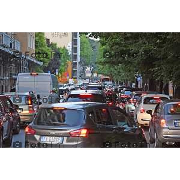 Tiziano Manzoni/LaPresse 5-05- 2023 Bergamo, Italia Cronaca Bergamo Traffico a Bergamo causa lavori rotonda autostrada