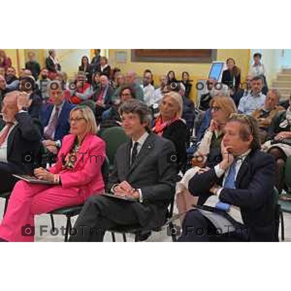 Foto Manzoni Tiziano/LaPresse 11-05-2023Bergamo Italia - Cronaca - Bergamo Clinica POnte San Pietro Mostra“Antonio Cifrondi dove la medicina cura il corpo l’arte cura l’anima” Avv. Nicola Grigoletto presidente istituti ospedalieri bergamaschi Gilda Gastaldi, presidente Gsd Foundation