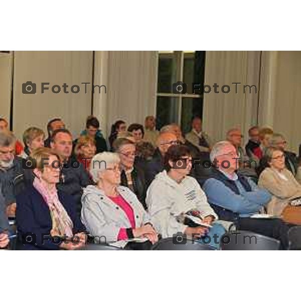 Foto Manzoni Tiziano/LaPresse 11-05-2023Bergamo Italia - Cronaca - Alberto Pecis Direttore Generale BCC Bergamasca e Orobica SCOPO E FINALITÀ DELL’INIZIATIVA don Davide Rota Superiore del Patronato San Vincenzo di Bergamo UNA FOTOGRAFIA DELLA POVERTÀ DOPO TRE ANNI MOLTO DIFFICILI don Dario Acquaroli Comunità don Milani di Sorisole e cappellano del carcere di Bergamo I GIOVANI E I CARCERATI: OPPORTUNITÀ E FUTURO Gualtiero Baresi Presidente BCC Bergamasca e Orobica IL PROGETTO DI SOSTEGNO PER IL 2023