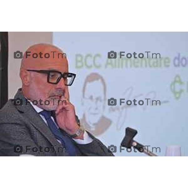 Foto Manzoni Tiziano/LaPresse 11-05-2023Bergamo Italia - Cronaca - Alberto Pecis Direttore Generale BCC Bergamasca e Orobica SCOPO E FINALITÀ DELL’INIZIATIVA don Davide Rota Superiore del Patronato San Vincenzo di Bergamo UNA FOTOGRAFIA DELLA POVERTÀ DOPO TRE ANNI MOLTO DIFFICILI don Dario Acquaroli Comunità don Milani di Sorisole e cappellano del carcere di Bergamo I GIOVANI E I CARCERATI: OPPORTUNITÀ E FUTURO Gualtiero Baresi Presidente BCC Bergamasca e Orobica IL PROGETTO DI SOSTEGNO PER IL 2023