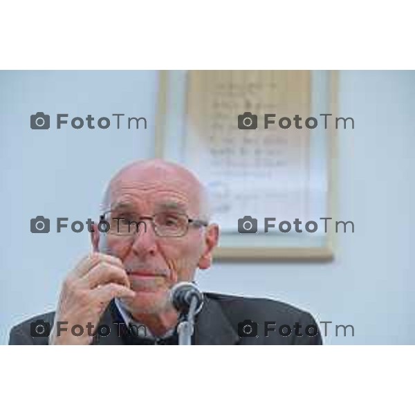 Foto Manzoni Tiziano/LaPresse 11-05-2023Bergamo Italia - Cronaca - Alberto Pecis Direttore Generale BCC Bergamasca e Orobica SCOPO E FINALITÀ DELL’INIZIATIVA don Davide Rota Superiore del Patronato San Vincenzo di Bergamo UNA FOTOGRAFIA DELLA POVERTÀ DOPO TRE ANNI MOLTO DIFFICILI don Dario Acquaroli Comunità don Milani di Sorisole e cappellano del carcere di Bergamo I GIOVANI E I CARCERATI: OPPORTUNITÀ E FUTURO Gualtiero Baresi Presidente BCC Bergamasca e Orobica IL PROGETTO DI SOSTEGNO PER IL 2023