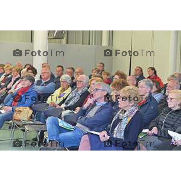 Foto Manzoni Tiziano/LaPresse 11-05-2023Bergamo Italia - Cronaca - Alberto Pecis Direttore Generale BCC Bergamasca e Orobica SCOPO E FINALITÀ DELL’INIZIATIVA don Davide Rota Superiore del Patronato San Vincenzo di Bergamo UNA FOTOGRAFIA DELLA POVERTÀ DOPO TRE ANNI MOLTO DIFFICILI don Dario Acquaroli Comunità don Milani di Sorisole e cappellano del carcere di Bergamo I GIOVANI E I CARCERATI: OPPORTUNITÀ E FUTURO Gualtiero Baresi Presidente BCC Bergamasca e Orobica IL PROGETTO DI SOSTEGNO PER IL 2023