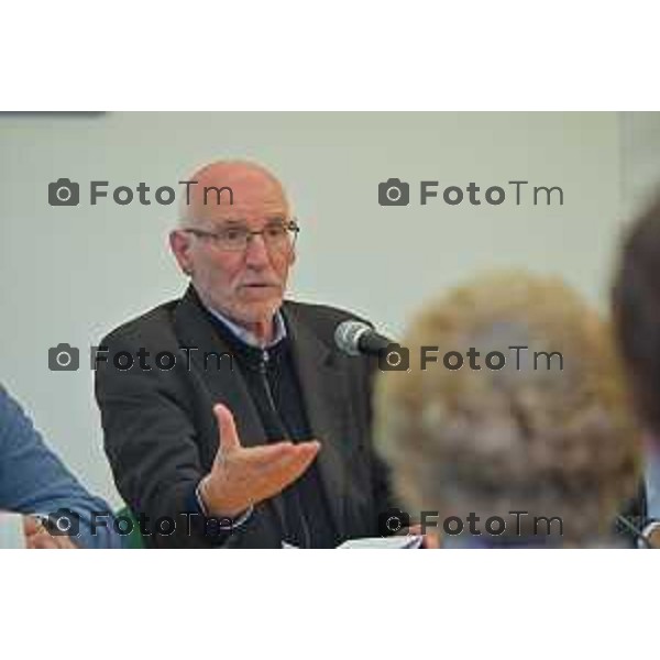 Foto Manzoni Tiziano/LaPresse 11-05-2023Bergamo Italia - Cronaca - Alberto Pecis Direttore Generale BCC Bergamasca e Orobica SCOPO E FINALITÀ DELL’INIZIATIVA don Davide Rota Superiore del Patronato San Vincenzo di Bergamo UNA FOTOGRAFIA DELLA POVERTÀ DOPO TRE ANNI MOLTO DIFFICILI don Dario Acquaroli Comunità don Milani di Sorisole e cappellano del carcere di Bergamo I GIOVANI E I CARCERATI: OPPORTUNITÀ E FUTURO Gualtiero Baresi Presidente BCC Bergamasca e Orobica IL PROGETTO DI SOSTEGNO PER IL 2023