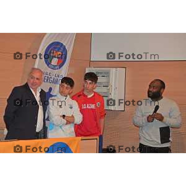 Foto Manzoni Tiziano/LaPresse 12-05-2023Bergamo Italia - Cronaca - BergamoBergamo fair play dopo la rissa fra Oratori Alzanese squadra A" e "Tritium Calcio"