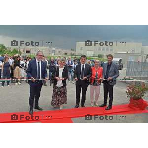 Tiziano Manzoni/LaPresse 24-05- 2023 Bergamo, Italia Cronaca Curnasco di Treviolo Bergamo SER CAR S.P.A.inaugurazione Nuovo Centro produzione pasti per la ristorazione scolastica da sx Azzola Virginia Maria legale rappresentante sercar Marco Carrara Titolare e Mangili Dario direttore Generale