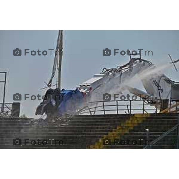 Foto Manzoni Tiziano/LaPresse 08-06-2023Bergamo Italia - Cronaca - Demolizione curva sud stadio di Bergamo