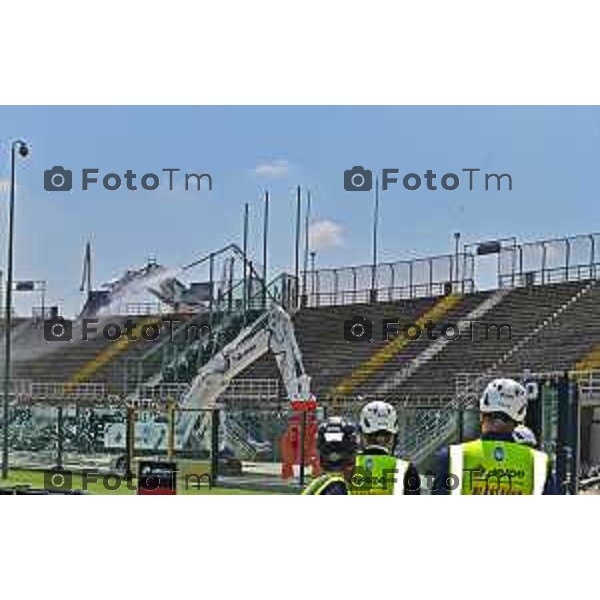 Foto Manzoni Tiziano/LaPresse 08-06-2023Bergamo Italia - Cronaca - Demolizione curva sud stadio di Bergamo