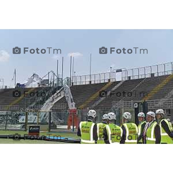 Foto Manzoni Tiziano/LaPresse 08-06-2023Bergamo Italia - Cronaca - Demolizione curva sud stadio di Bergamo