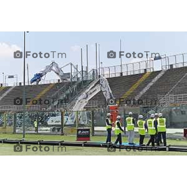 Foto Manzoni Tiziano/LaPresse 08-06-2023Bergamo Italia - Cronaca - Demolizione curva sud stadio di Bergamo