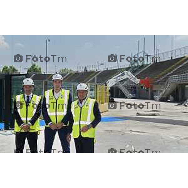 Foto Manzoni Tiziano/LaPresse 08-06-2023Bergamo Italia - Cronaca - Demolizione curva sud stadio di Bergamo nella foto ultimo a destra Fondatore e presidente è Giuseppe Panseri, presidente NAD (Associazione Nazionale Demolitori Italiani) con i figli: Stefano Panseri, amministratore delegato, ; Roberto Panseri, consigliere delegato, direttore tecnico, responsabile DRS® Despe Ricerca & Sviluppo, responsabile Despe Francia e Despe Usa.