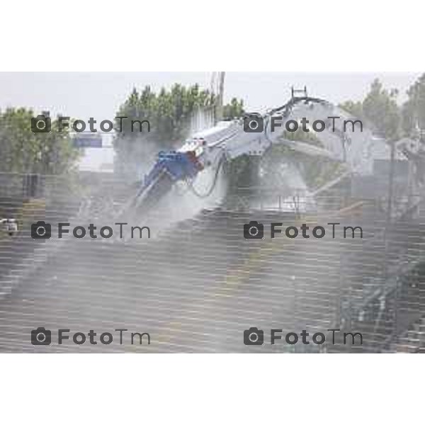 Foto Manzoni Tiziano/LaPresse 08-06-2023Bergamo Italia - Cronaca - Demolizione curva sud stadio di Bergamo