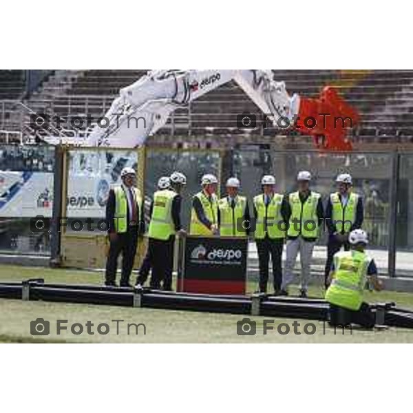 Foto Manzoni Tiziano/LaPresse 08-06-2023Bergamo Italia - Cronaca - Demolizione curva sud stadio di Bergamo