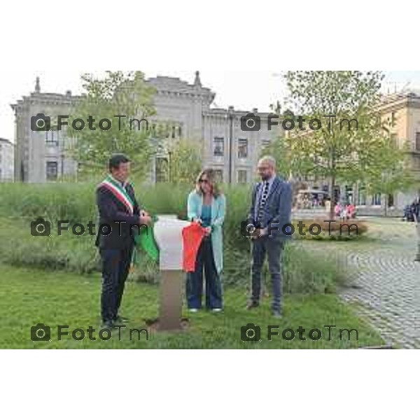 Tiziano Manzoni/LaPresse 17-06- 2023 Bergamo, Italia Cronaca Bergamo l\'intitolazione a Enzo Tortora dei giardini di piazza Dante Gaia Tortora