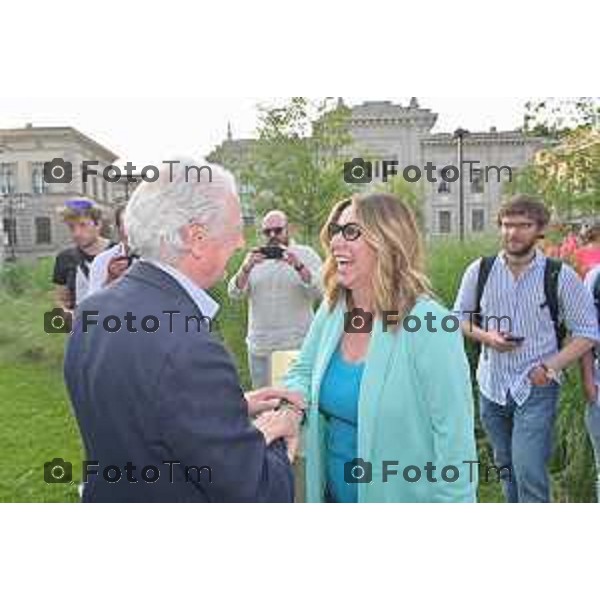 Tiziano Manzoni/LaPresse 17-06- 2023 Bergamo, Italia Cronaca Bergamo l\'intitolazione a Enzo Tortora dei giardini di piazza Dante Gaia Tortora