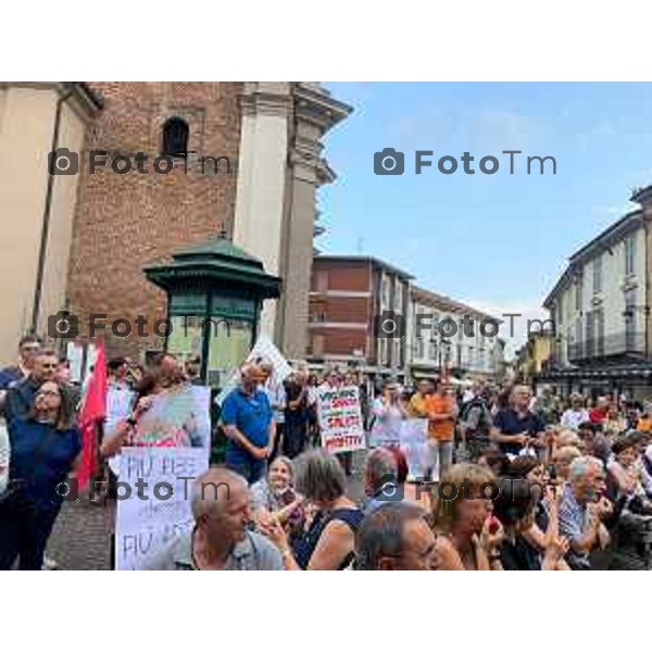 Tiziano Manzoni/LaPresse 19-06- 2023 Bergamo, Italia Cronaca Bergamo Treviglio Bg sit in sanità