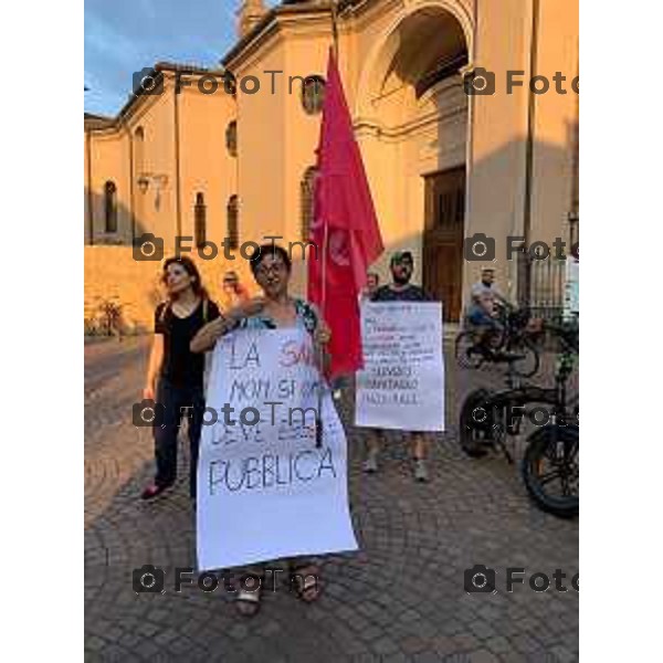 Tiziano Manzoni/LaPresse 19-06- 2023 Bergamo, Italia Cronaca Bergamo Treviglio Bg sit in sanità