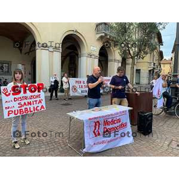 Tiziano Manzoni/LaPresse 19-06- 2023 Bergamo, Italia Cronaca Bergamo Treviglio Bg sit in sanità