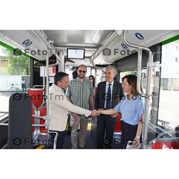 Tiziano Manzoni/LaPresse 23-06- 2023 Bergamo, Italia Cronaca Bergamo Presentati i nuovi Autobus ATB Ibridi