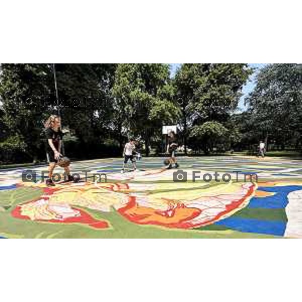 Foto Manzoni Tiziano/LaPresse 27-6-2023 Bergamo Italia - Cronaca - parco Don Seghezzi i Villaggio Sposi,presentazionel progetto SAB - Street Art Ball project, sei opere su campetti da basket realizzate da street artist provenienti dal panorama artistico nazionale e internazionale lungo il percorso della nuova Ciclovia Culturale tra Bergamo Brescia