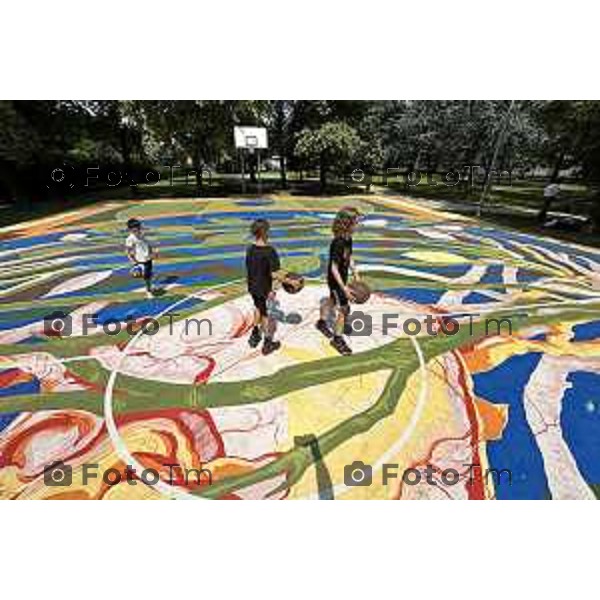 Foto Manzoni Tiziano/LaPresse 27-6-2023 Bergamo Italia - Cronaca - parco Don Seghezzi i Villaggio Sposi,presentazionel progetto SAB - Street Art Ball project, sei opere su campetti da basket realizzate da street artist provenienti dal panorama artistico nazionale e internazionale lungo il percorso della nuova Ciclovia Culturale tra Bergamo Brescia