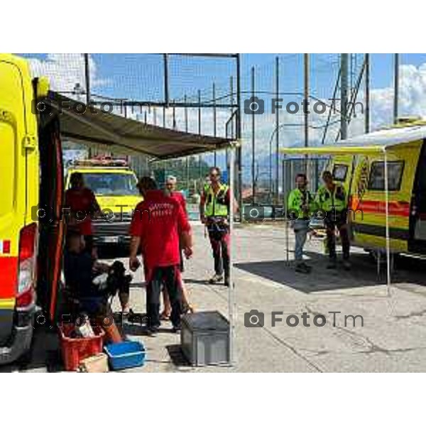 Foto Manzoni Tiziano/LaPresse 4-6-2023Bergamo Italia - Cronaca - Fonteno Bg soccrso alpino speleologo soccorre donna bloccata in grotta